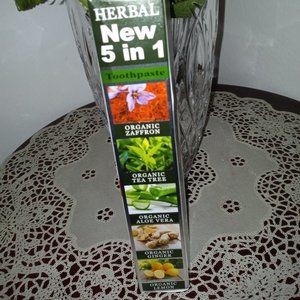 100 % All Natural Herbal New 5 In 1 Toothpaste